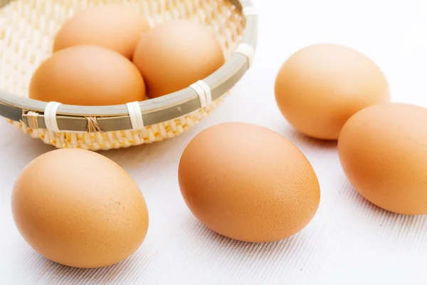 Uova di pollo marrone — Foto Stock