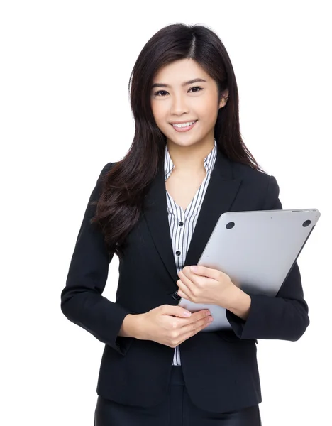 Mulher de negócios asiática com laptop — Fotografia de Stock