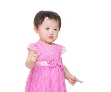 Asyalı küçük kız parmak işaret