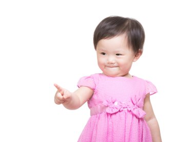 Asyalı bebek kız parmak noktasına doğru