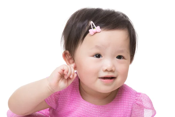 Ásia bebê menina mão tocar ela orelha — Fotografia de Stock