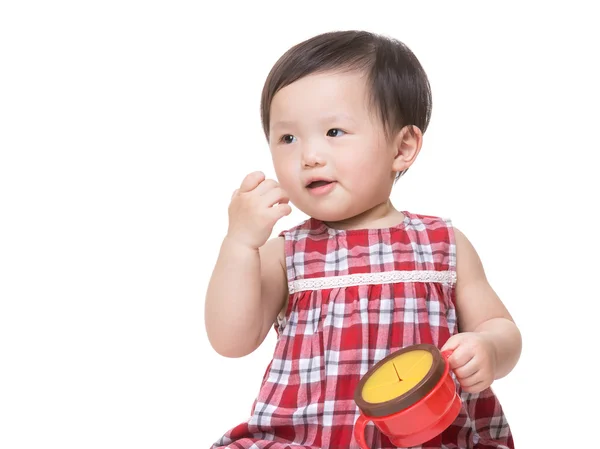 Asyalı küçük kız onu yemek kutusu holding — Stok fotoğraf