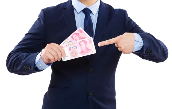 Uomo d'affari che indica la banconota cinese — Foto Stock
