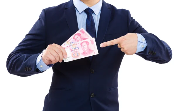 Homme d'affaires pointant le billet chinois — Photo