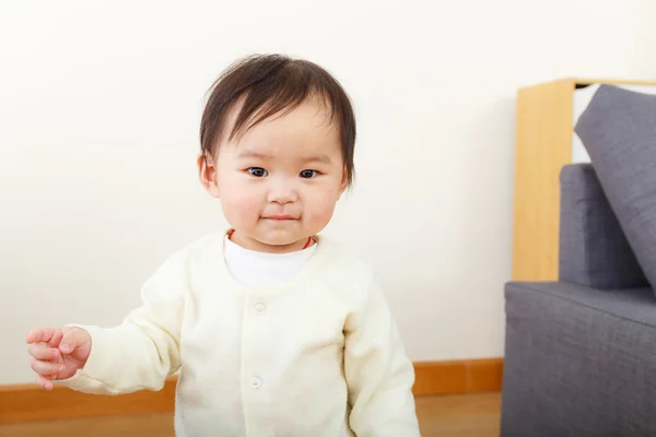 Asiatiska baby flicka leende — Stockfoto