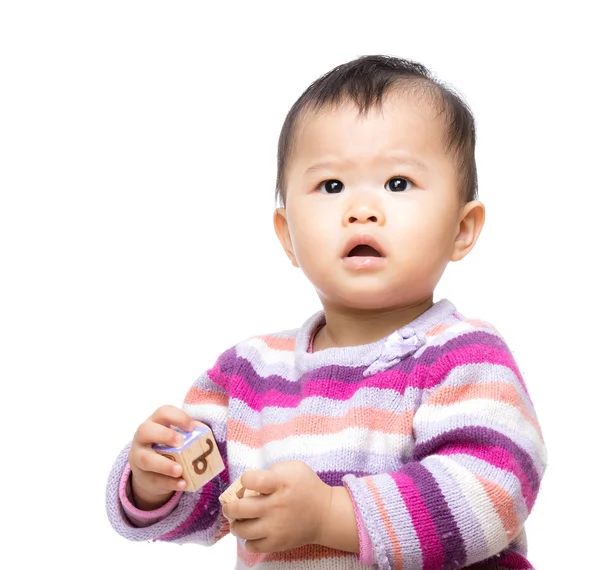 Asiático bebé niña jugar juguete bloques —  Fotos de Stock