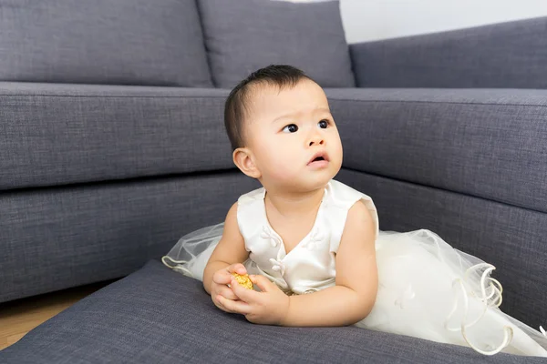 Asianbaby girl looking at other side — Stock Photo, Image