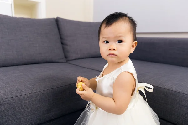 Asiatique bébé fille à la maison — Photo