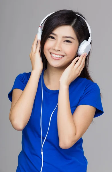 Asia woman using her headphone — Stock Photo, Image