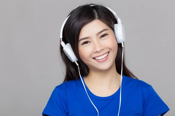 Asia girl wearing headphone — Stock Photo, Image