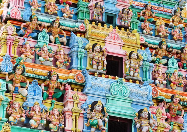 Statues in hindu temple at singapore — Stock Photo, Image