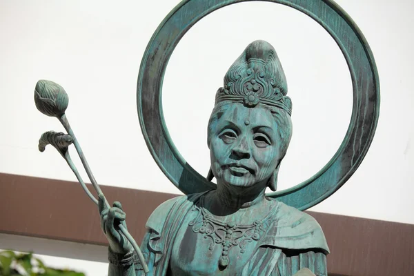 Japanese temple bronze statue — Stock Photo, Image