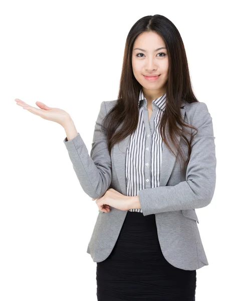Geschäftsfrau zeigt mit der Hand — Stockfoto