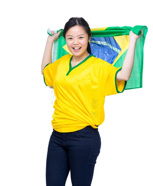 Asiática fãs de futebol feminino segurando bandeira do Brasil — Fotografia de Stock