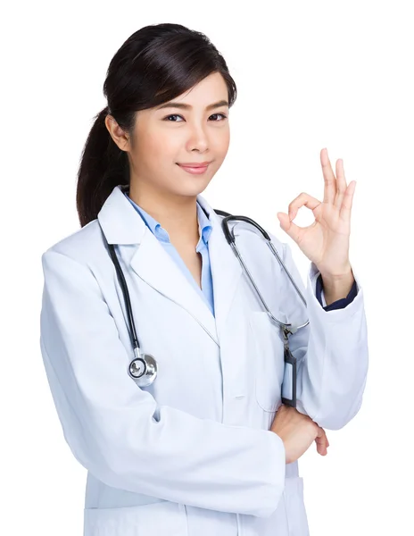 Asian doctor woman with ok sign — Stock Photo, Image