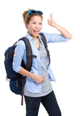 Asian traveler başparmak yukarı