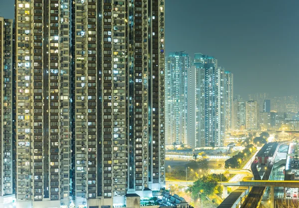 Apartment block in Hong Kong at night — Stock Photo, Image