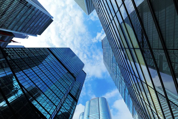 Rascacielos gigantesco desde abajo en Hong Kong — Foto de Stock