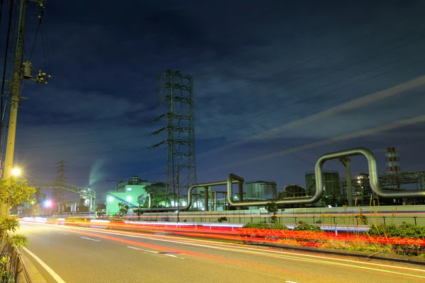 Industriellt komplex på natten — Stockfoto
