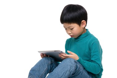 Tablet ile oynayan Asya çocuk