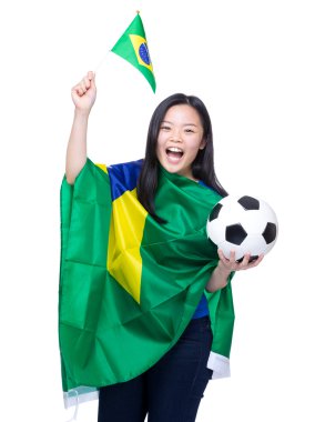 heyecanlı futbol taraftarları holding Brezilya bayrağı ve futbol