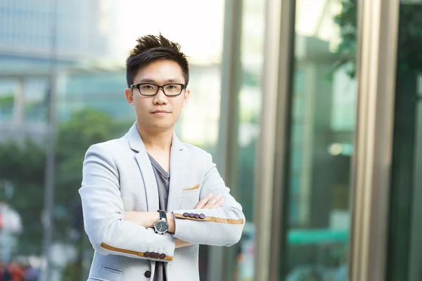 Gelukkig jonge Aziatische man — Stockfoto
