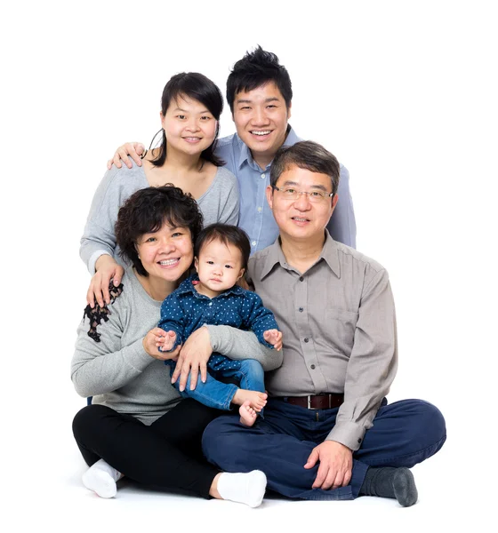 Счастливые азиатские три поколения — стоковое фото