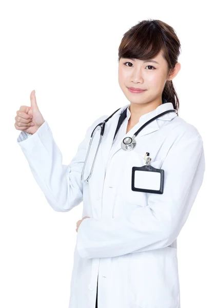 Kvinnliga läkare tummen upp — Stockfoto