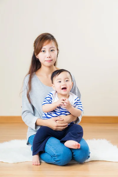 Asian mother and son — Stock Photo, Image