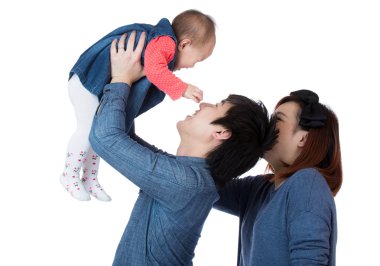 mutlu aile bebek kızı atmak