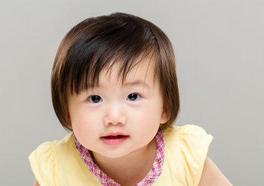 gülümseyen şirin bebek