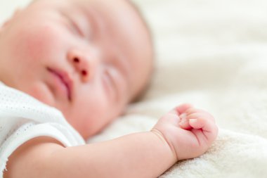 Yeni doğmuş bir bebek uyku