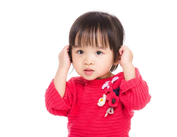 Asia little girl touch her ear — Stock Photo, Image