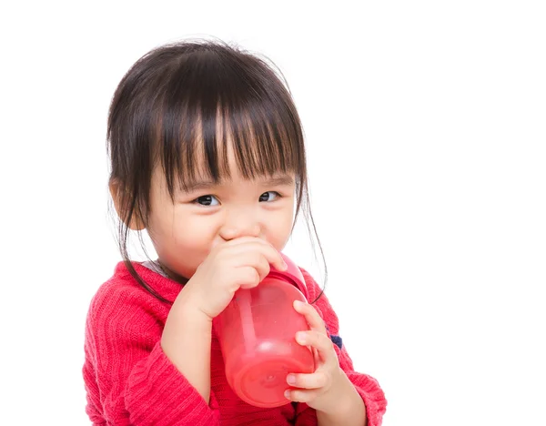 Asia niña bebiendo botella de agua — Foto de Stock