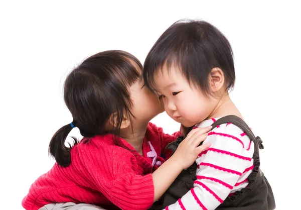 Aziatische zus kiss haar nest zus — Stockfoto