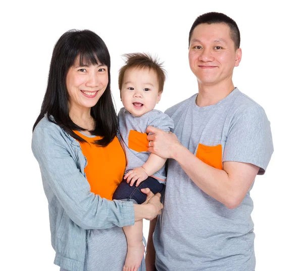 Счастливая азиатская семья изолированы на белом — стоковое фото
