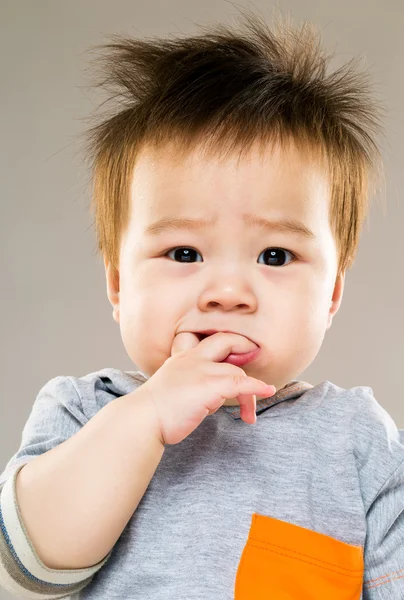 Bebé sonriente dedo —  Fotos de Stock