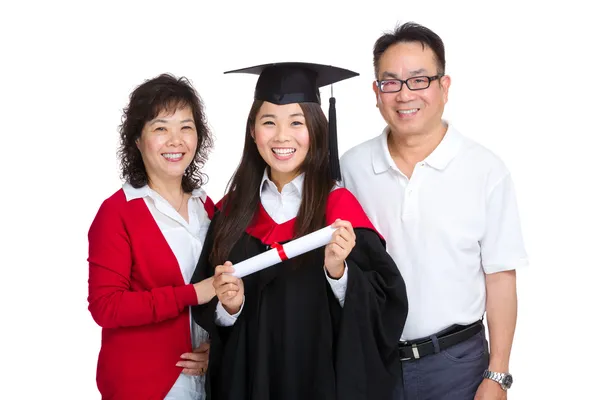 Gelukkige familie met gediplomeerde dochter — Stockfoto