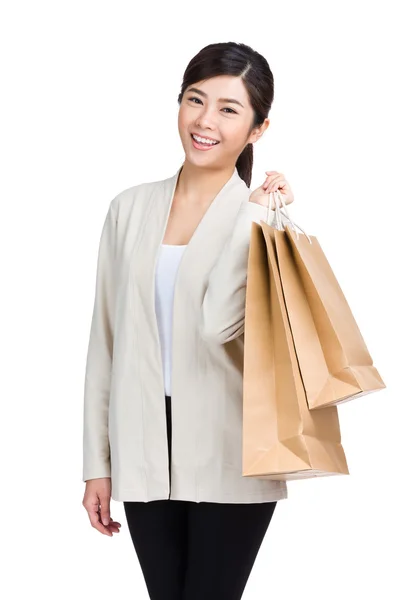 Jovem mulher segurando saco de compras — Fotografia de Stock