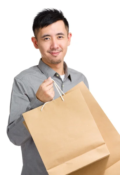 Jeune homme avec sac à provisions — Photo