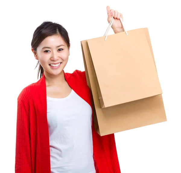 Mujer sosteniendo con bolsa de papel de compras —  Fotos de Stock