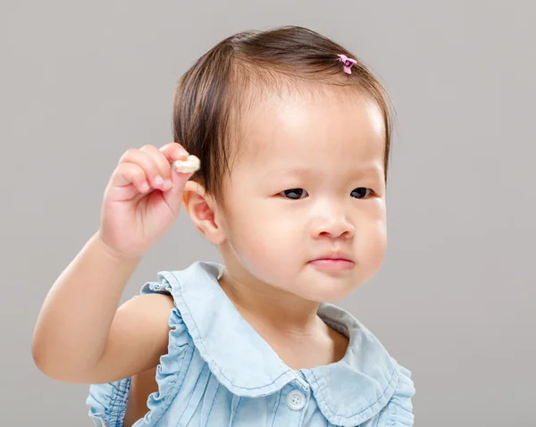 Baby holding biscuit — Stock Photo, Image