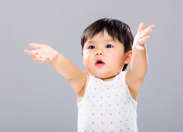 Bebé niño levantó dos manos — Foto de Stock