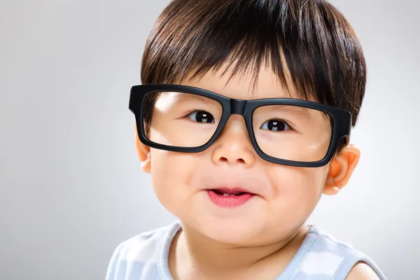 Bébé avec lunettes — Photo
