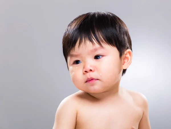 赤ちゃん男の子泣き止ませる — ストック写真