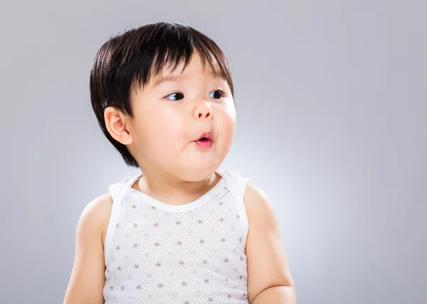 Überraschender Baby-Junge — Stockfoto