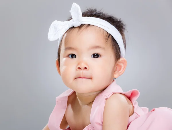 Baby flicka stående — Stockfoto