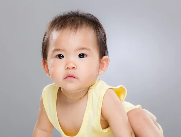 Sério asiático bebê menina — Fotografia de Stock