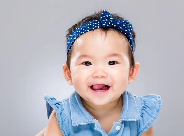 Tatlı küçük bebek kız — Stok fotoğraf