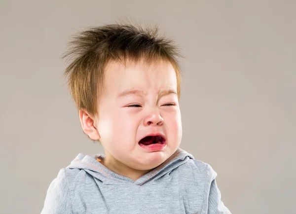 Weinender kleiner Junge — Stockfoto